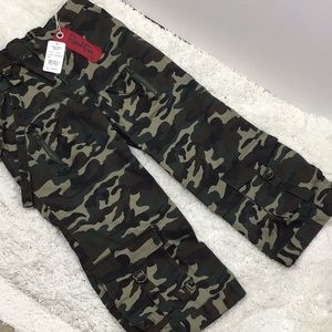 Red Fox camo hanging strap capris NWT